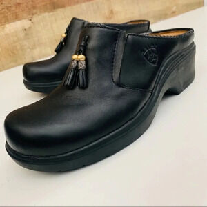 NWOT Ariat Leather Mules with Tassel